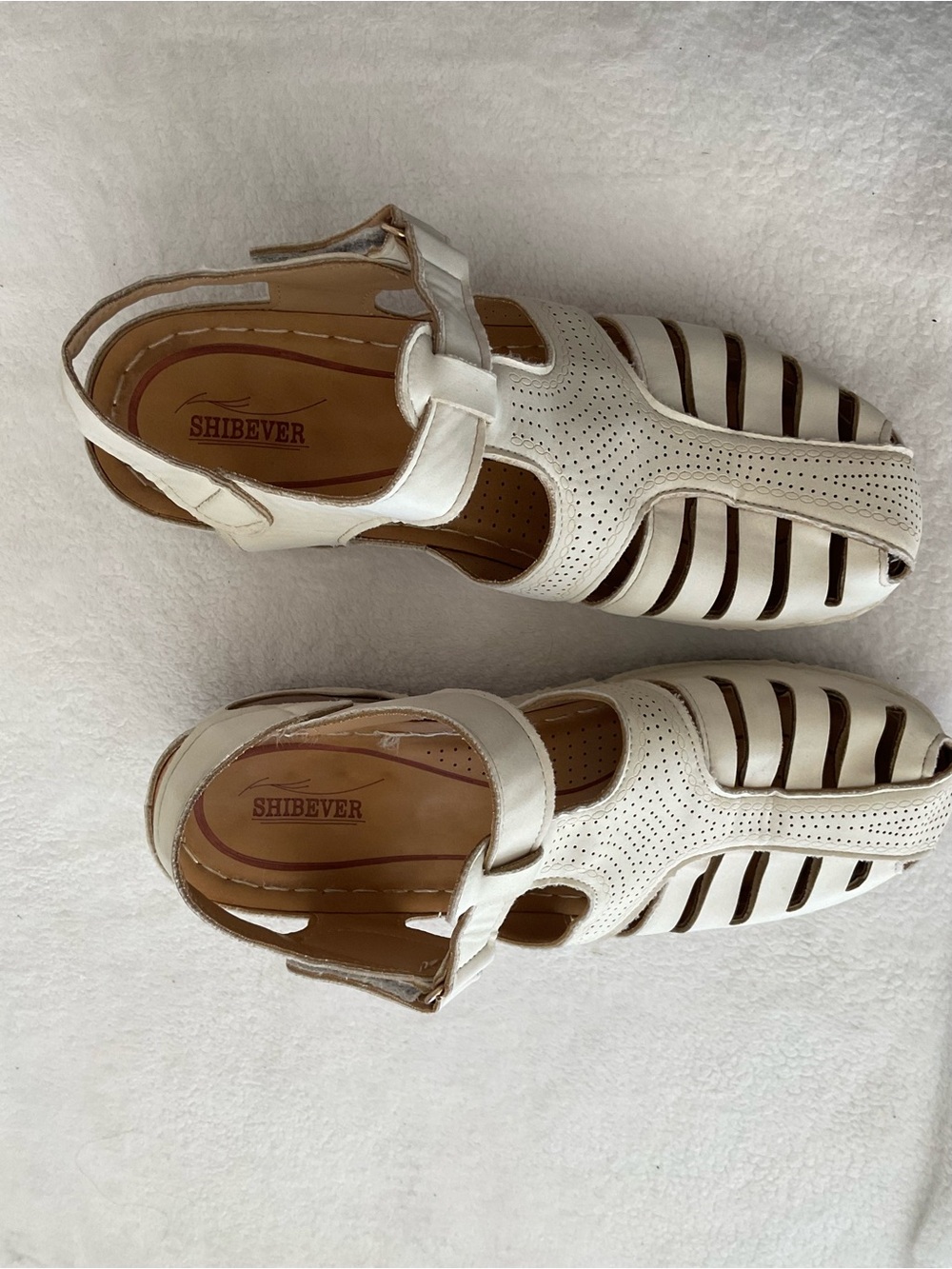 Shibever Women’s White Closed-Toe Leather Sandals with Adjustable Strap - Picture 4 of 8